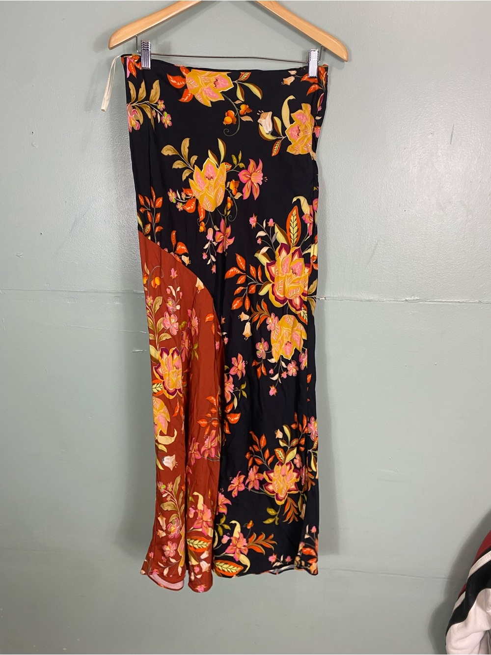 Farm Rio Floral Talita Maxi Skirt Floral Orange Black Medium - Picture 2 of 6